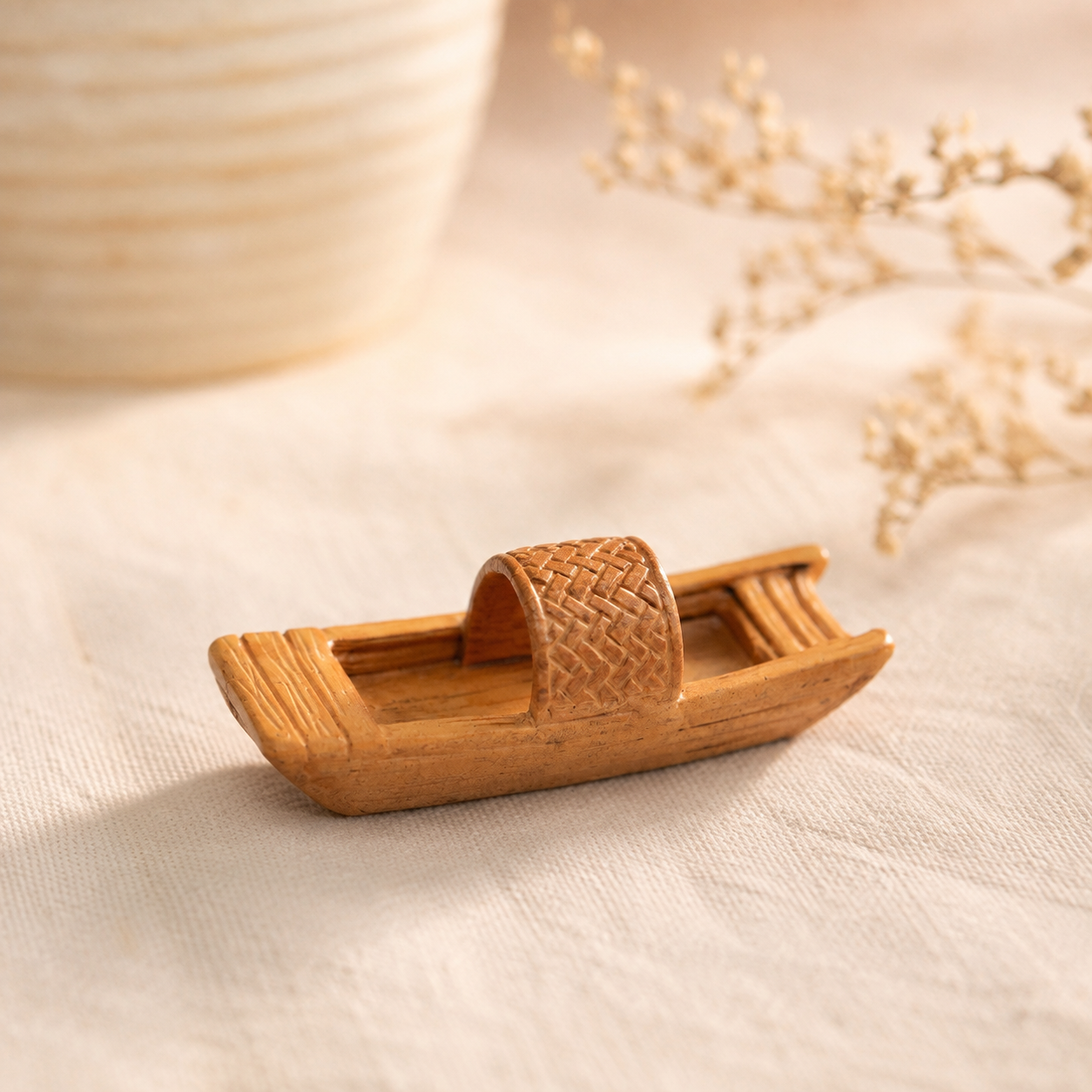 Miniature Wicker Boat Resin Model – Chinese River Vessel 4.7 cm