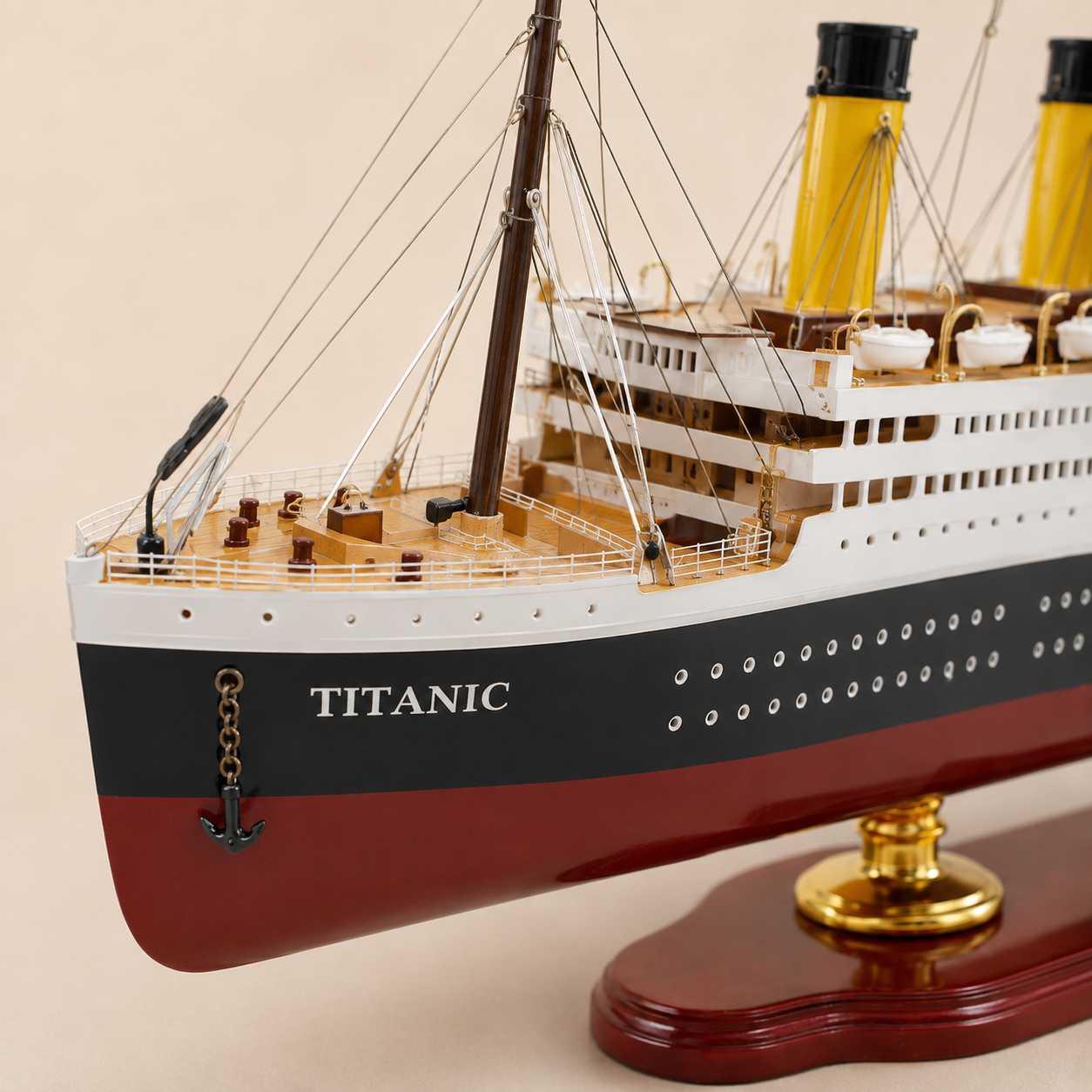 RMS Titanic Wooden Ship Model – Deluxe 80 cm