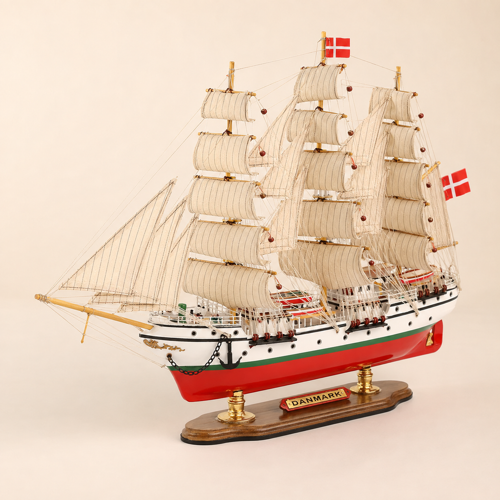 Maqueta de barco de madera Danmark – Premium 52 cm