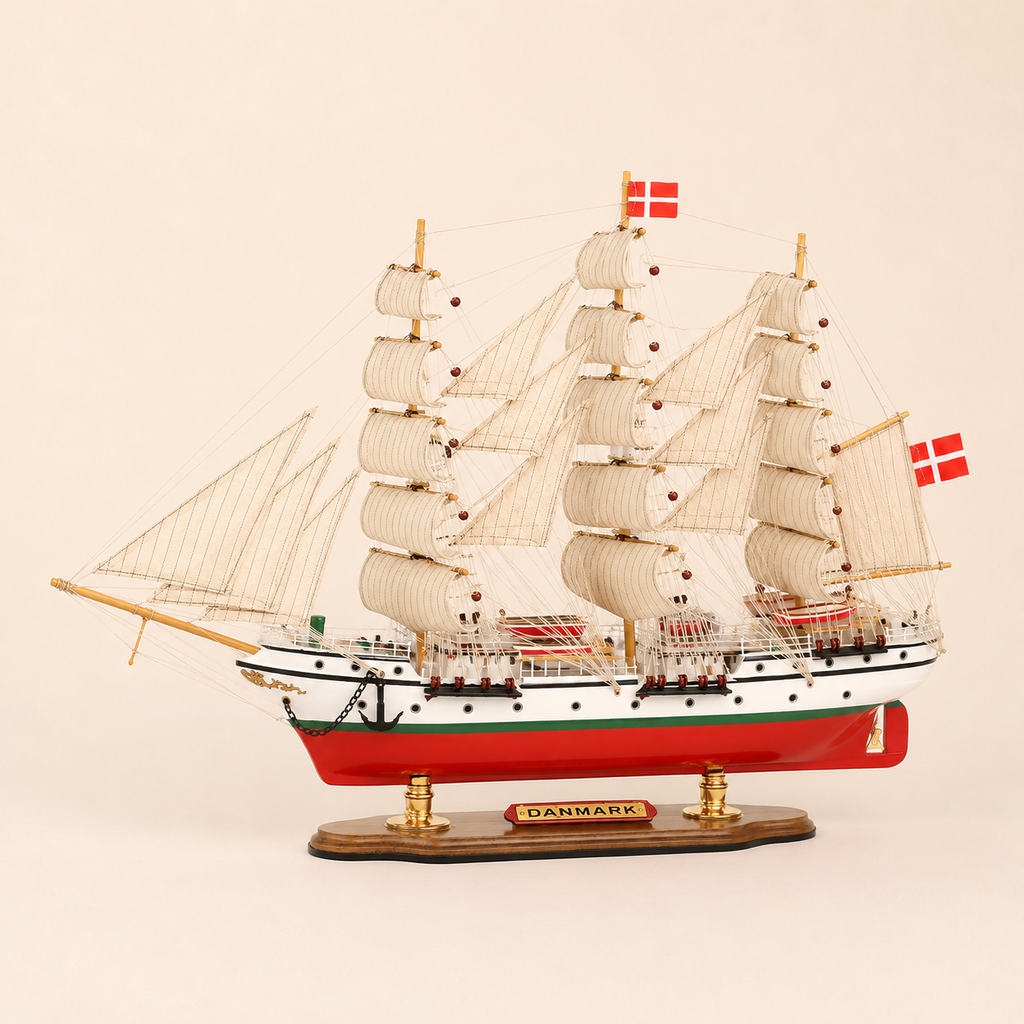 Maqueta de barco de madera Danmark – Premium 52 cm