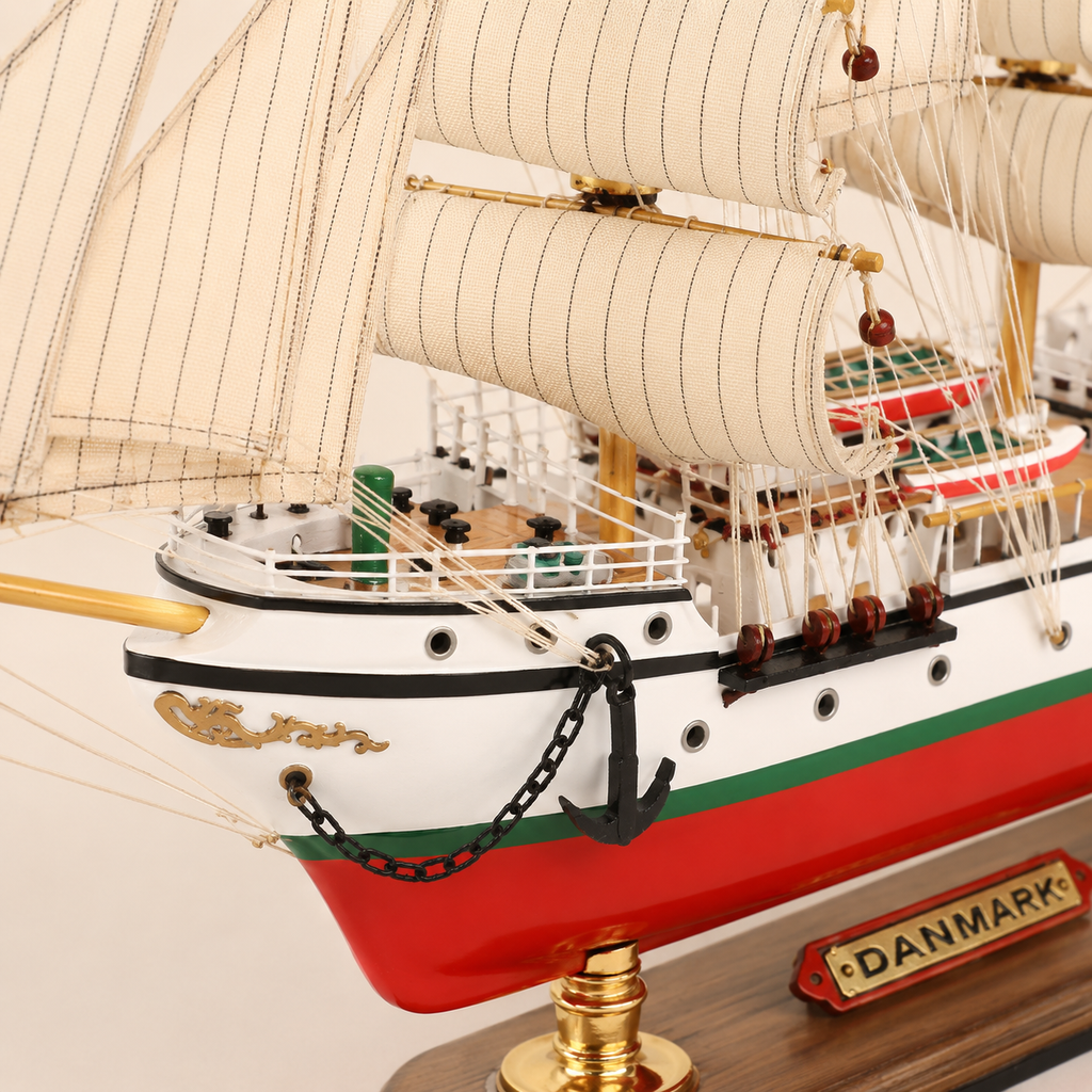 Maqueta de barco de madera Danmark – Premium 52 cm