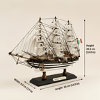 Diagrama de dimensiones del modelo de gran velero Amerigo Vespucci de la Marina italiana: largo 33 cm (13,0 in), ancho 8,5 cm (3,3 in), alto 25,5 cm (10,0 in), vista frontal de tres cuartos sobre fondo crema con anotaciones de dimensión