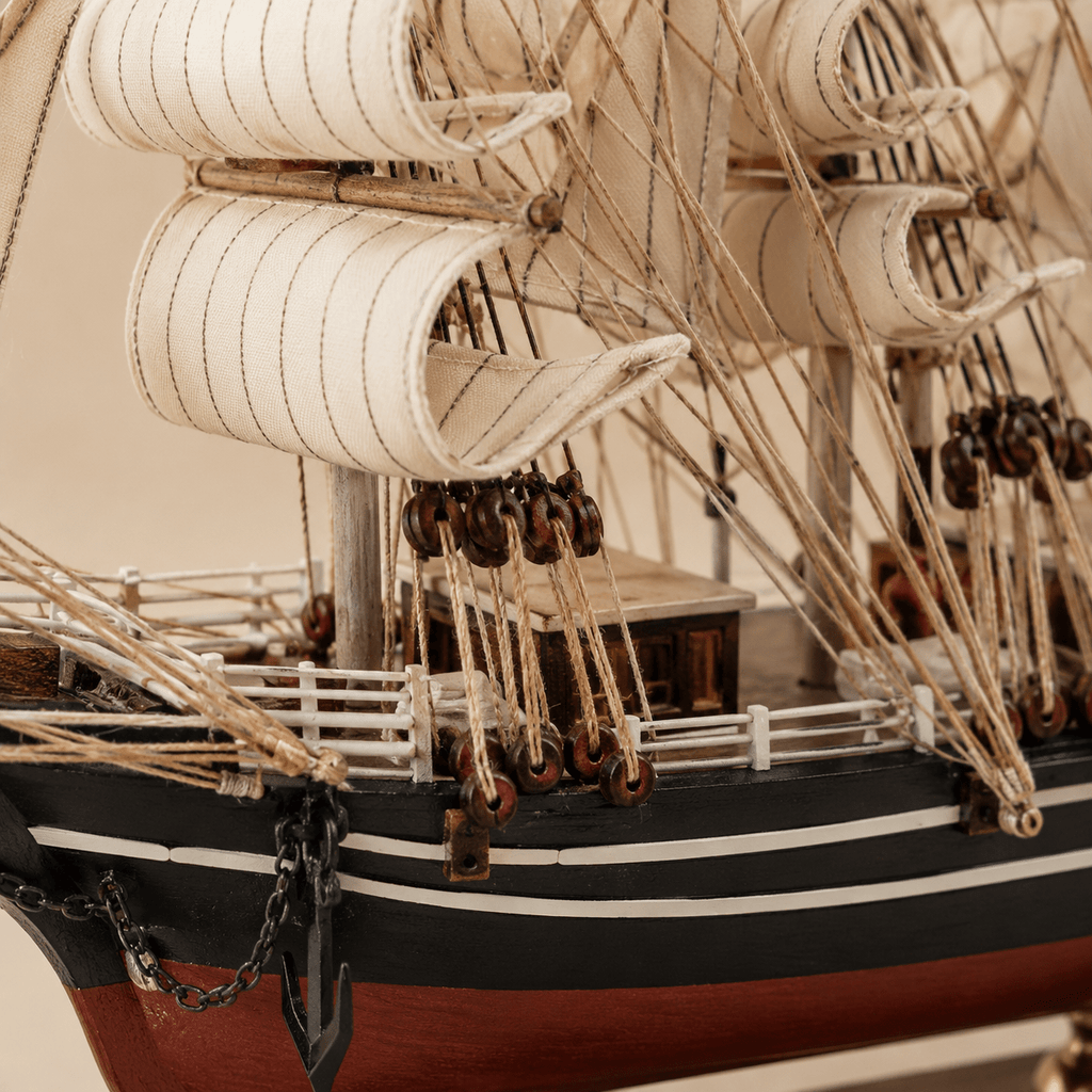Cutty Sark Wooden Ship Model – Classic 33 cm - Ocean Relic Studio- Handcrafted Wooden Ship Model
