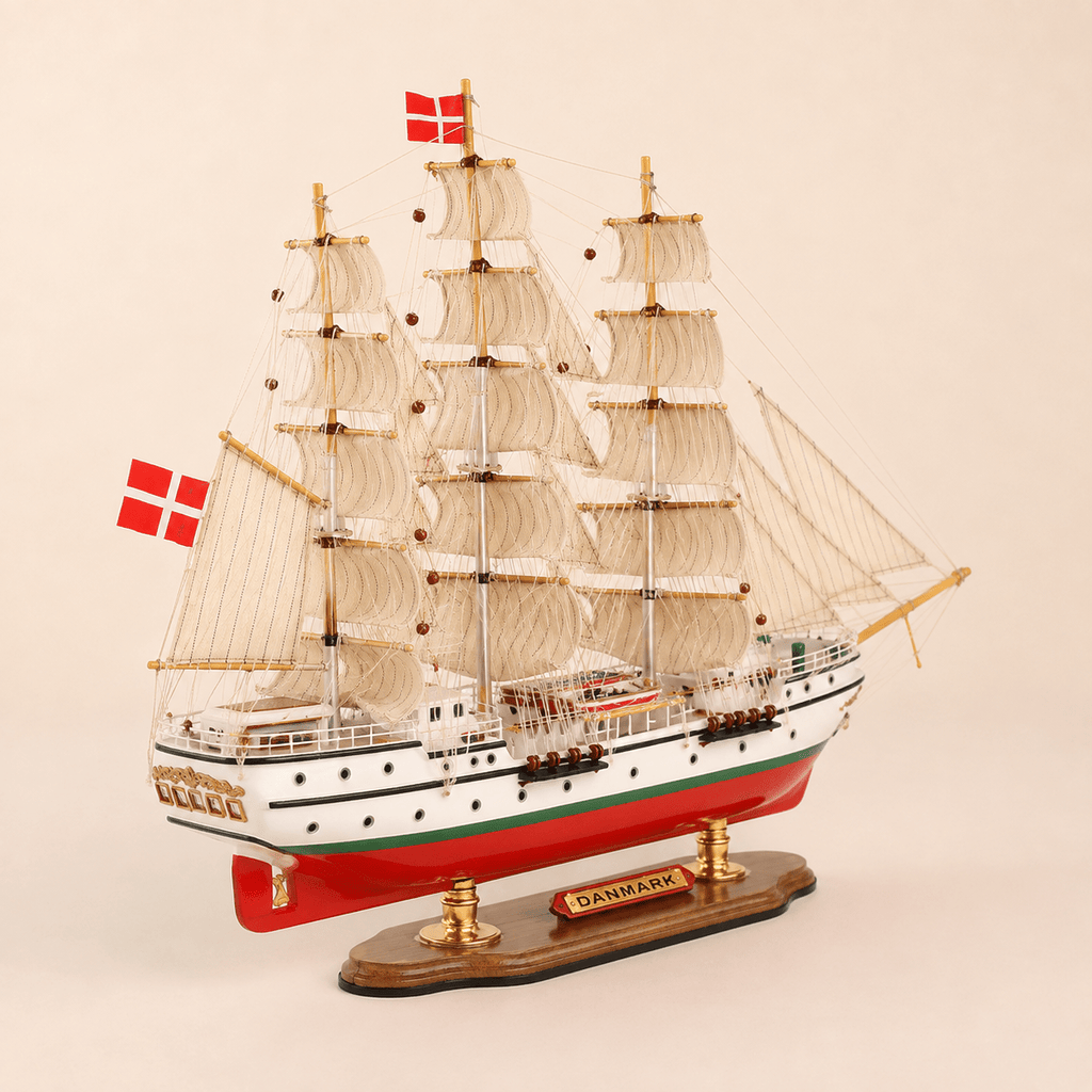 Danmark Wooden Ship Model – Premium 52 cm - Ocean Relic Studio