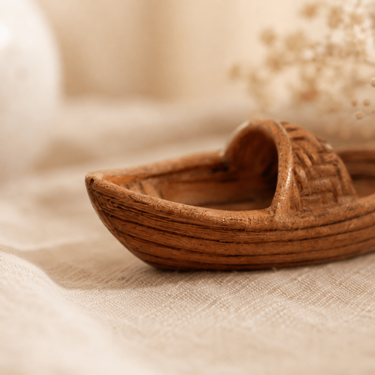 Miniature Wicker Fishing Boat Resin Model – Round Hull River Boat 3.8 cm - Ocean Relic Studio- Handcrafted Wooden Ship Model