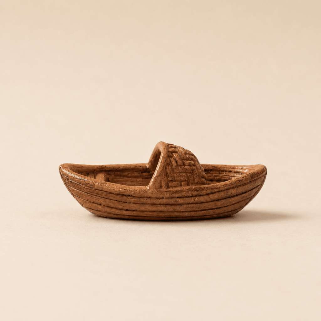 Miniature Wicker Fishing Boat Resin Model – Round Hull River Boat 3.8 cm - Ocean Relic Studio- Handcrafted Wooden Ship Model