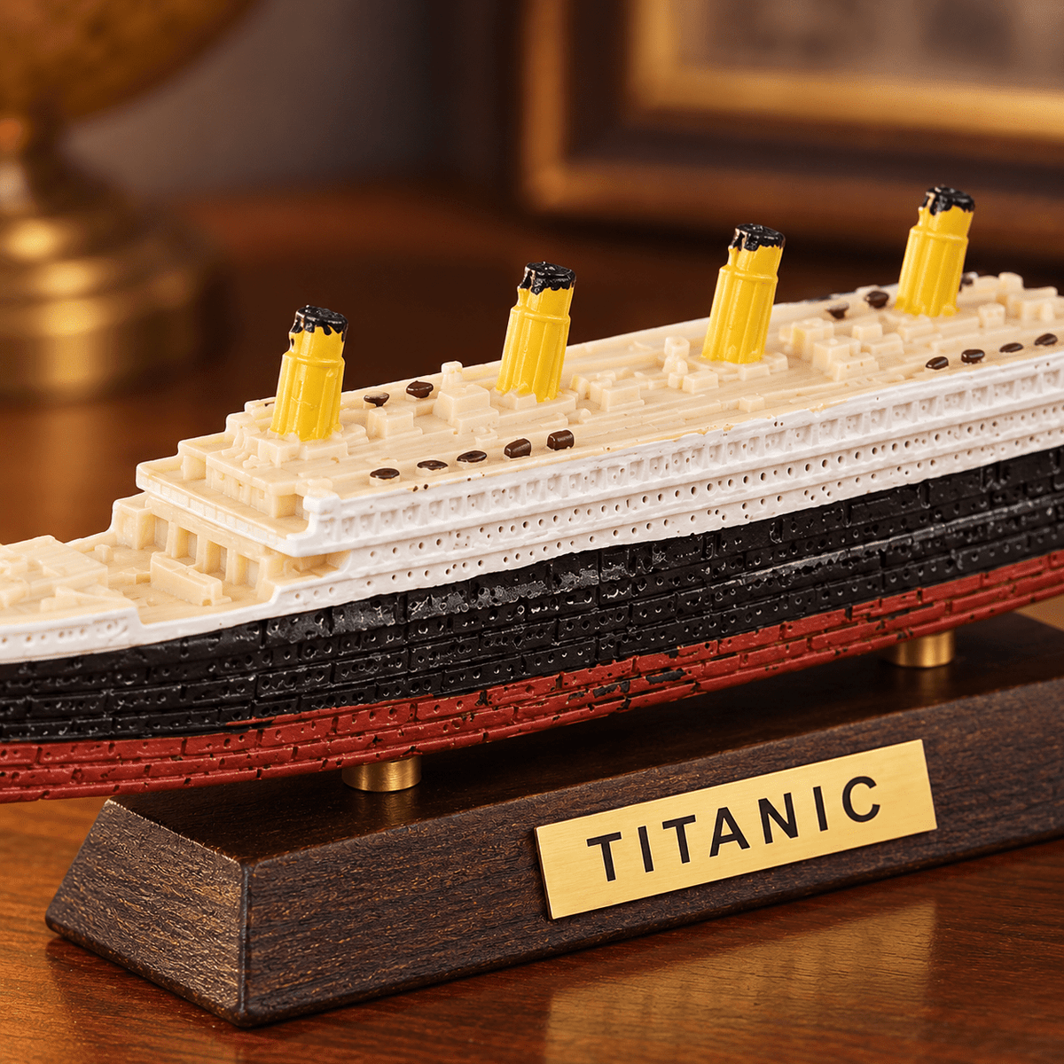 RMS Titanic Resin Ship Model with Display Stand – Classic 16 cm - Ocean Relic Studio